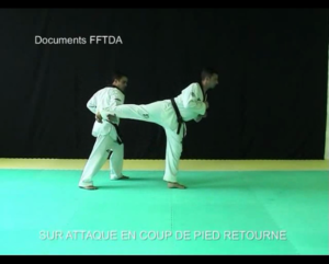 attaque-coup-de-pied-retourné