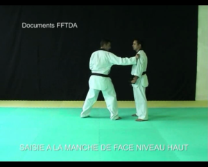 saisie-a-la-manche-au-niveau-haut