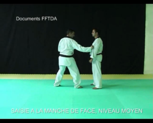 saisie-a-la-manche-au-niveau-moyen